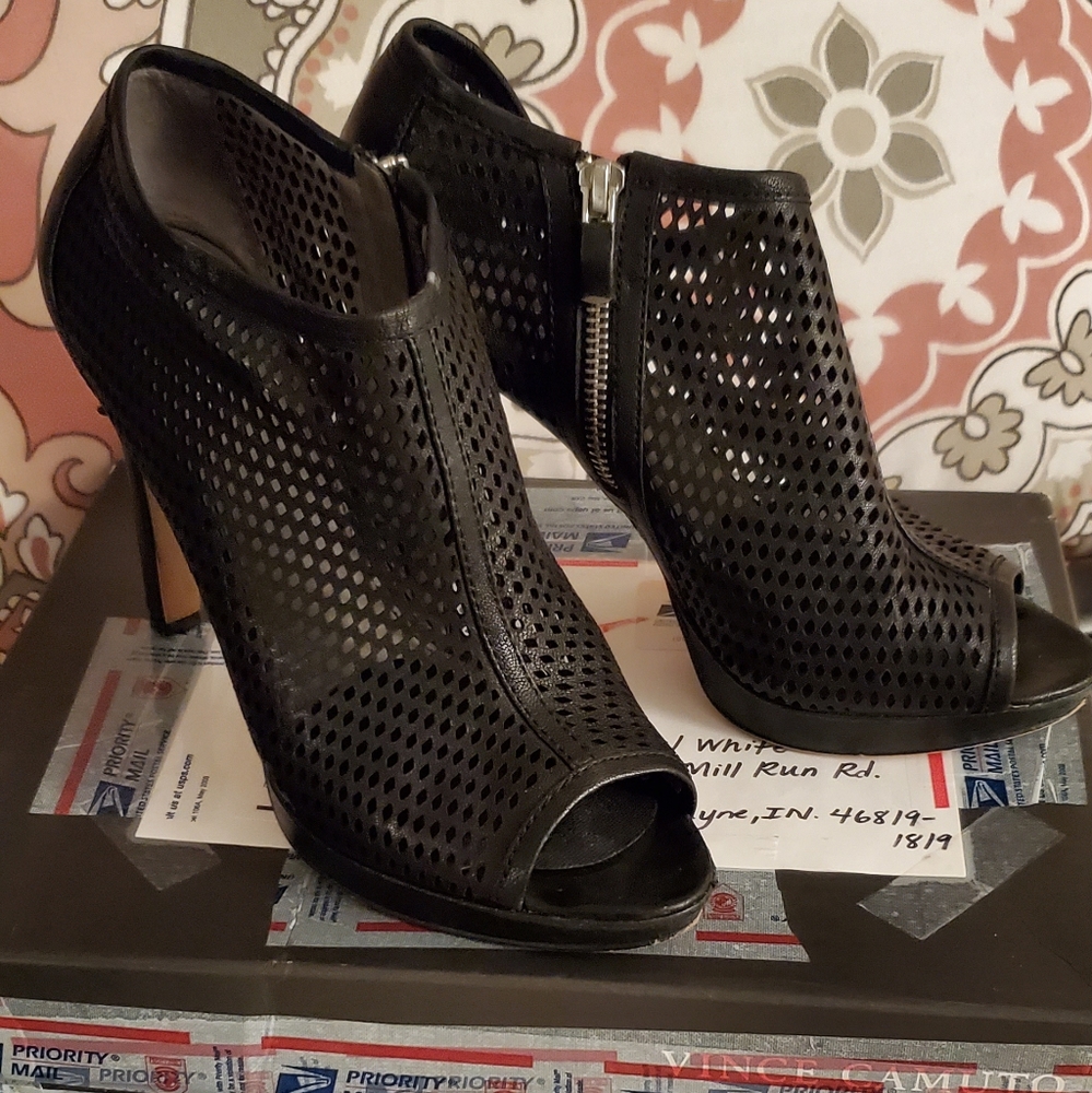Vince camuto Aviator Heels